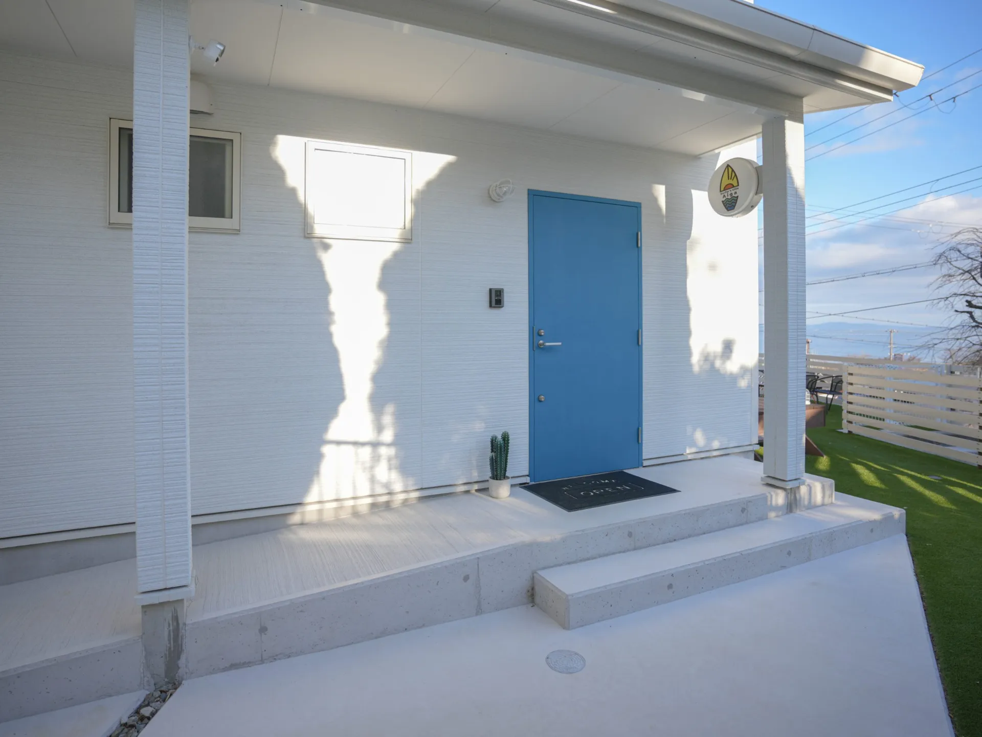 高台のサーファーズハウス