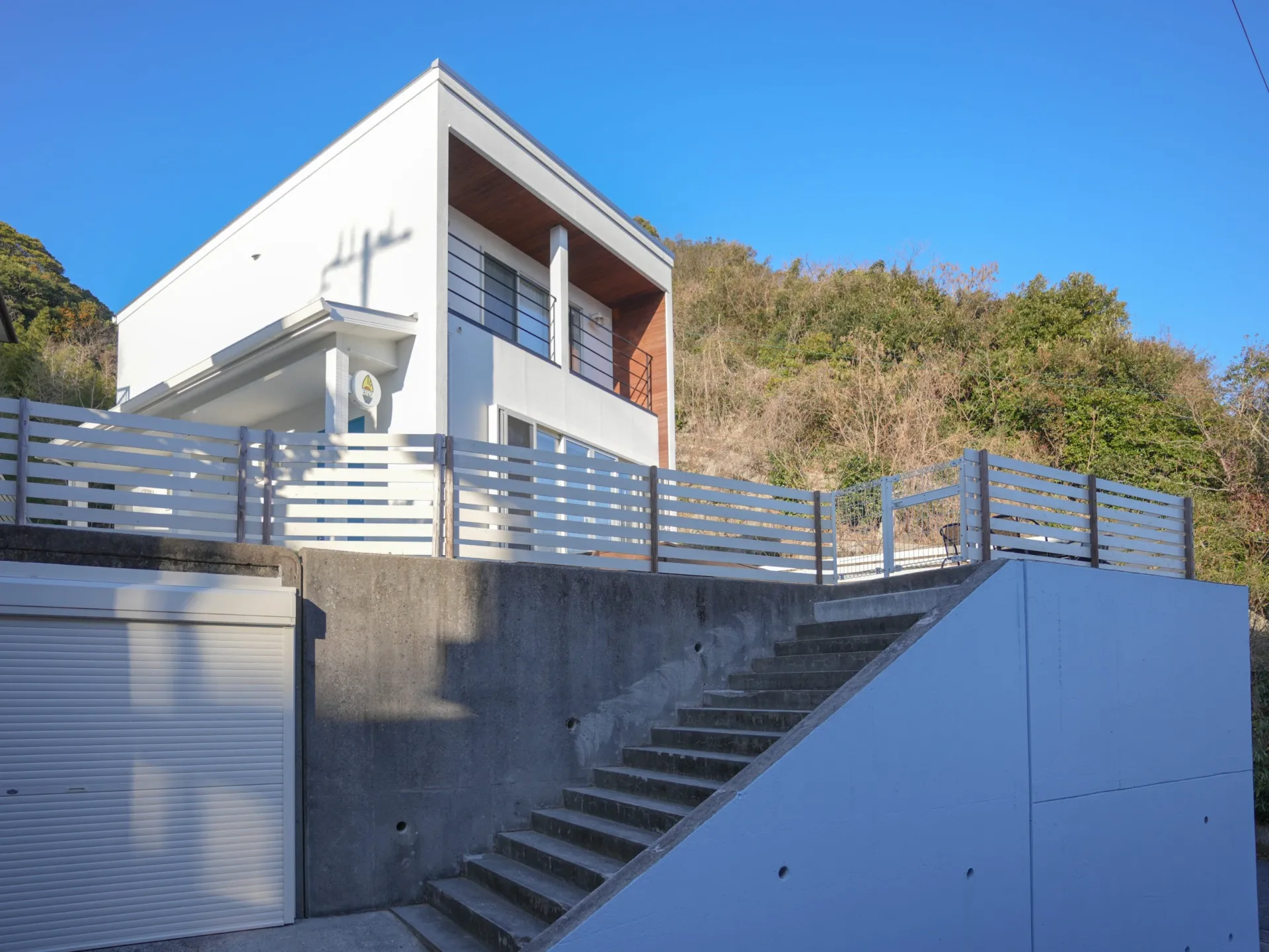 高台のサーファーズハウス