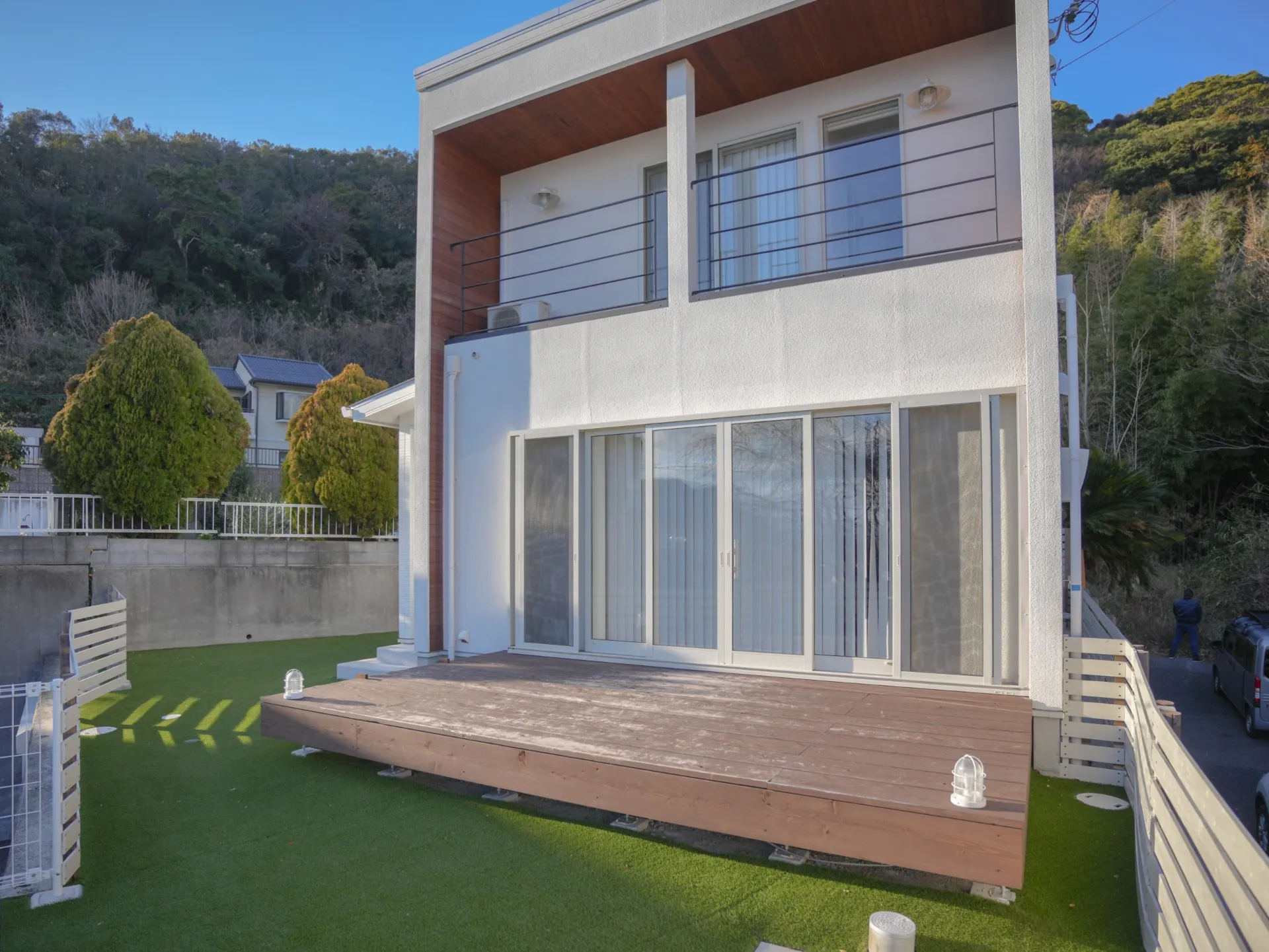 高台のサーファーズハウス